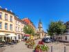 Stadt Saarbrücken mit Fußgängerzone und Kirche